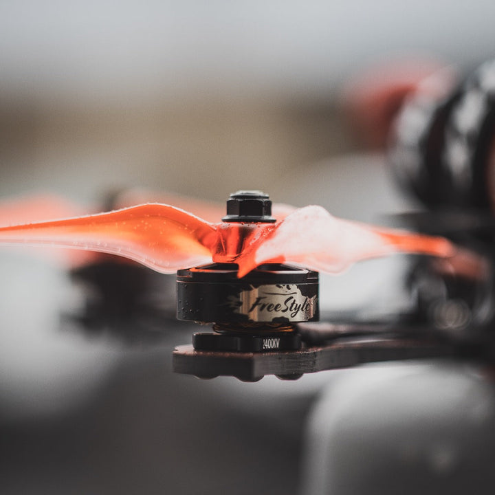 Avión de carreras EMAX BUZZ Freestyle BNF 2400kv 4s Frsky