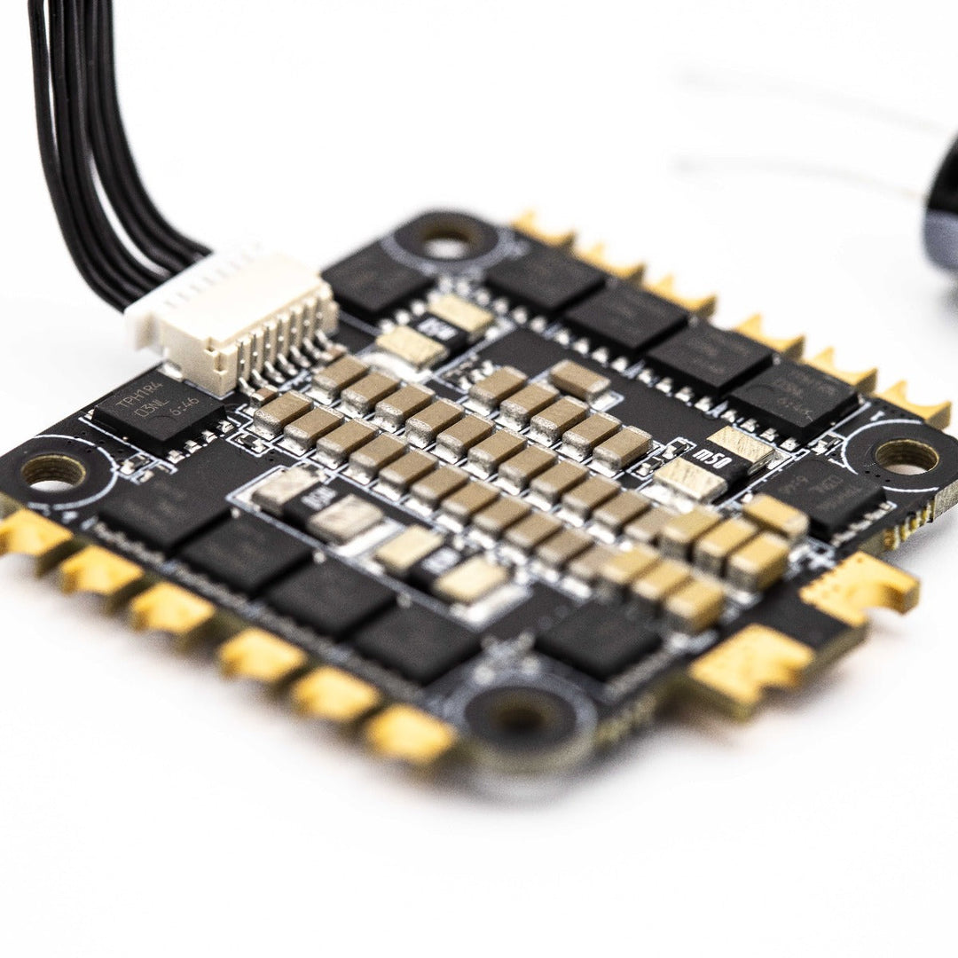 EMAX F4 Magnum II - 4in1 ESC 35amp 3-6s BlHeli 32 Dshot 1200